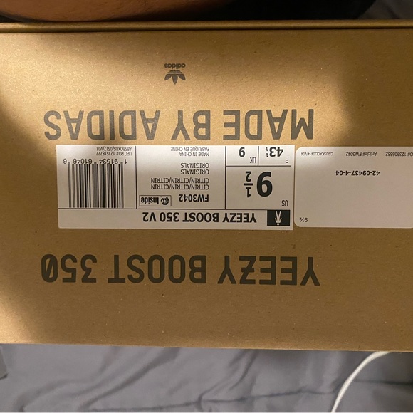 Yeezys willing to trade - Picture 2 of 2